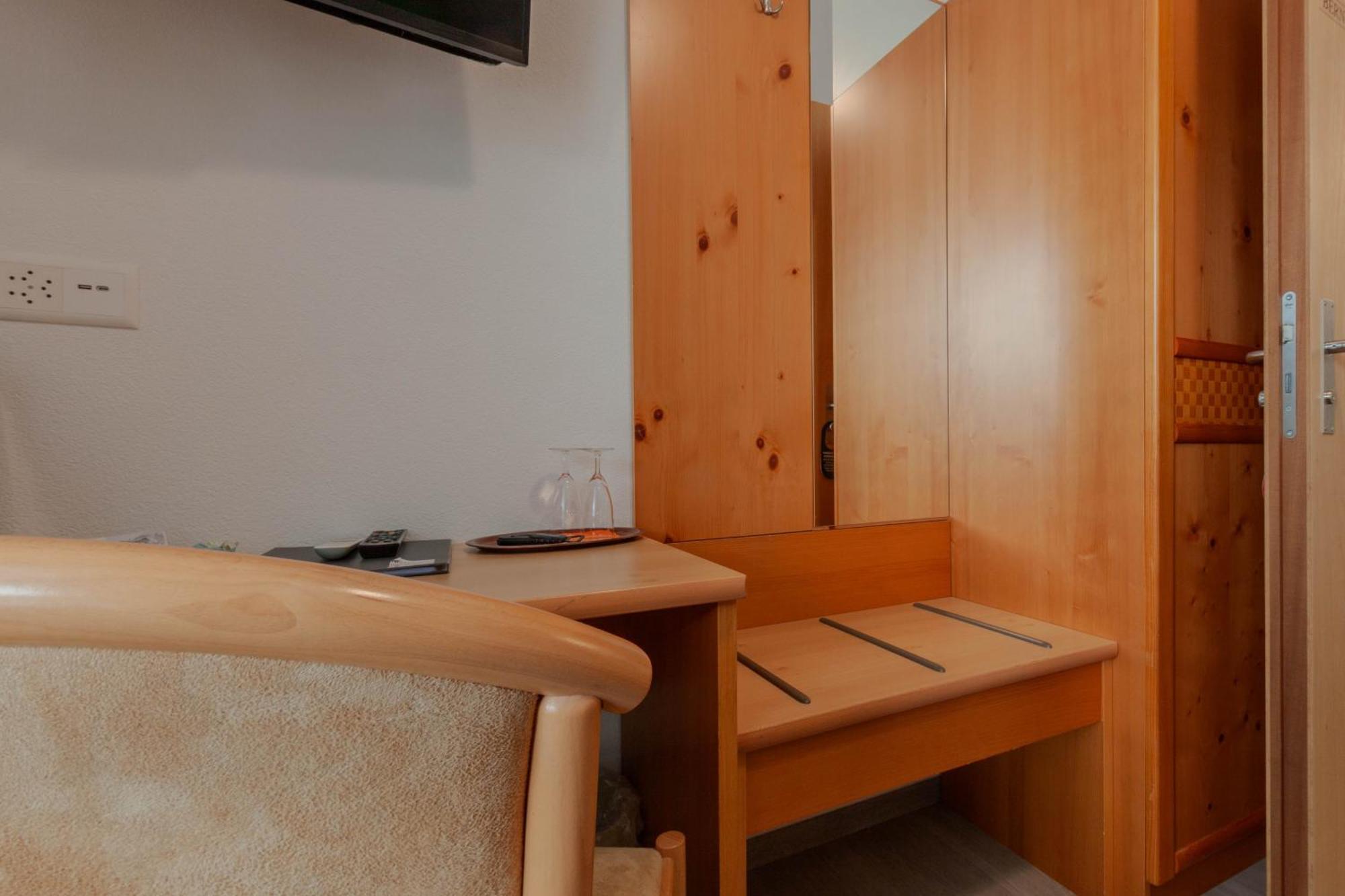 Ristorante Pensione Chalet Stazione Поскиаво Екстериор снимка